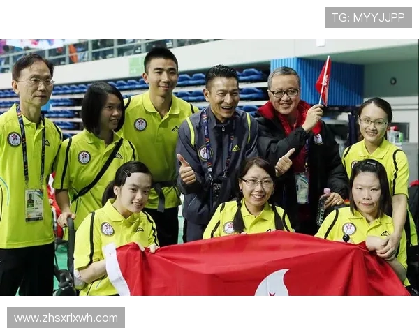 刘德华与足球明星同框合影展现运动与娱乐的完美结合